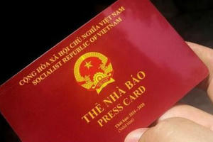 Bộ TT&TT sẽ tạm thời chưa xem xét việc cấp, đổi thẻ nhà báo nếu tòa soạn chưa chuyển cơ quan chủ quản