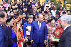 Các già làng, trưởng bản cần tiếp tục nêu gương sáng cho con cháu, cộng đồng