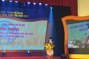 Thủ khoa ĐH Văn hoá Hà Nội Chu Phương Thảo: "Dám nghĩ, dám làm...thành công sẽ tới" Thủ khoa ĐH Văn hoá Hà Nội Chu Phương Thảo: "Dám nghĩ, dám làm...thành công sẽ tới"