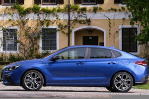 Cận cảnh Hyundai i30 Fastback N Line giá gần 622 triệu đồng