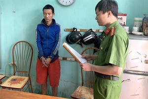 Trói tay cụ già để tiện đường hiếp dâm cháu bé 13 tuổi