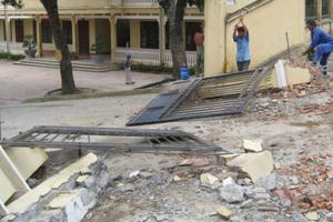 Hải Phòng: Cổng UBND xã đổ đè chết một học sinh