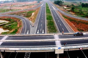 Đẩy nhanh việc triển khai các công trình, dự án trọng điểm ngành giao thông