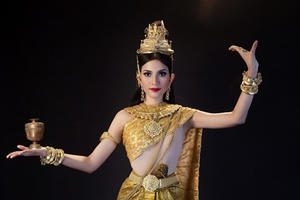 Trương Thị May khoe vẻ yêu kiều, dịu dàng mừng tết ĐônTa của người Khmer Trương Thị May khoe vẻ yêu kiều, dịu dàng mừng tết ĐônTa của người Khmer