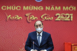 Thủ tướng Nguyễn Xuân Phúc thăm hỏi, động viên ngành y tế