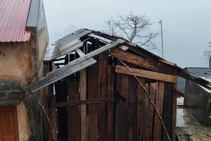Dông lốc gây thiệt hại tài sản của người dân Hà Giang