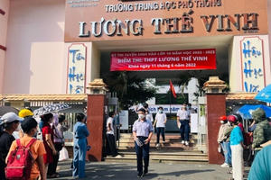 660 thí sinh bỏ thi vào lớp 10 TP HCMThi lớp 10 TP Hồ Chí Minh: Ba thí sinh bị đình chỉ do vi phạm quy chế