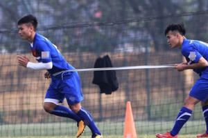 Rèn thể lực như U23 Việt Nam: Bí ẩn dây cao su và quả tạ đặc Rèn thể lực như U23 Việt Nam: Bí ẩn dây cao su và quả tạ đặc