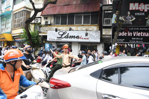 CSGT điều tiết giao thông không được dừng phương tiện, xử lý vi phạm