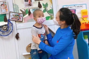 Hải Phòng: Bé gái 2 tuổi bị bỏ rơi dưới cống nước đã được đi học