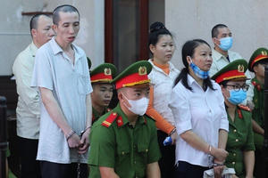 Vụ án mẹ nữ sinh giao gà buôn ma túy: Hoãn phiên tòa do bị cáo ngất xỉu