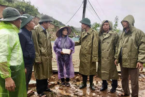 Chủ tịch tỉnh Đắk Lắk kiểm tra vùng thiệt hại, chỉ đạo ứng phó khẩn cấp sau mưa lũ