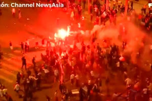 Clip CĐV Pháp đốt pháo sáng, ăn mừng quá khích sau chiến thắng trước Bỉ