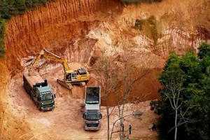 Phú Thọ: Ngang nhiên khai thác vận chuyển trái phép khối lượng lớn khoáng sản tại xã Ca Đình