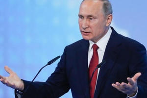 Ngả mũ trước Tổng thống Putin Ngả mũ trước Tổng thống Putin