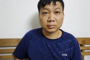 Tạm giữ hình sự "ma men" chống đối, tát Cảnh sát Giao thông