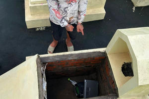 Bắt giữ đối tượng trộm cắp tài sản rồi mang ra nghĩa trang cất giấu Bắt giữ đối tượng trộm cắp tài sản rồi mang ra nghĩa trang cất giấu