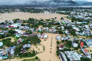 Khẩn trương giải quyết chính sách, chi trả bảo hiểm cho người dân, doanh nghiệp bị thiệt hại do mưa lũ