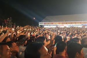 Biển người tấp nập tại lễ khai mạc “Tuần Văn hóa, Thể thao các dân tộc vùng Đông Bắc tỉnh Quảng Ninh”