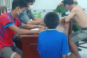 Bắt quả tang 3 người tụ tập ăn nhậu trong thời gian giãn cách