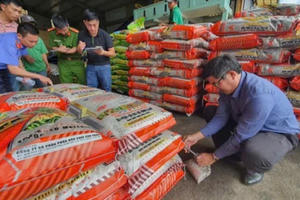 Khởi tố đôi vợ chồng sản xuất phân bón giả số lượng lớn bán ra thị trường