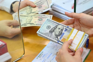 Giá USD lên đỉnh 20 năm, tỷ giá trong nước "nhảy múa" thế nào?