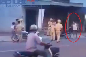 Nam Định: Xôn xao clip người đàn ông cầm gậy đánh CSGT
