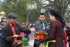 Hội Lim: Quan họ Bắc Ninh ngả nón xin tiền, hát chầu văn