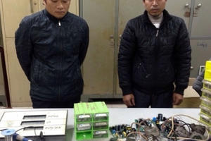 Khởi tố thêm 4 bị can "rút ruột" xăng dầu móc túi khách hàng Khởi tố thêm 4 bị can "rút ruột" xăng dầu móc túi khách hàng