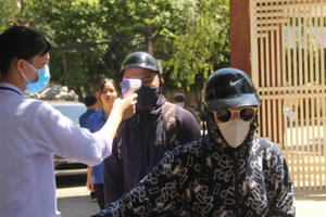 Hi hữu, nữ sinh ngất xỉu khi vừa đến điểm thi