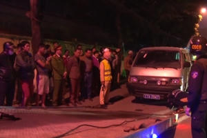 Hà Nam: Nghi vấn xe ô tô 16 chỗ mang biển xanh giả