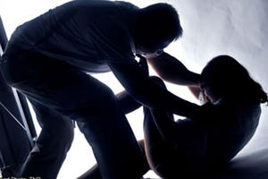 Bắt giữ khẩn cấp "ma men" cưỡng hiếp bé gái 13 tuổi trong đêm