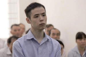 Xả trận "mưa dao" vào người tình rồi đăng ảnh lên facebook khoe chiến tích