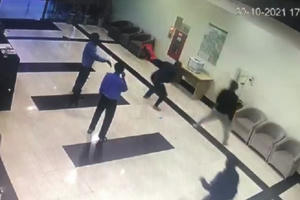 Công an vào cuộc vụ nam thanh niên bị hành hung tại sảnh chung cư Tân Tây Đô