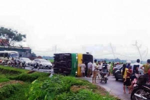 Vĩnh Phúc: "Châu chấu đá xe" khiến 21 người nhập viện Vĩnh Phúc: "Châu chấu đá xe" khiến 21 người nhập viện