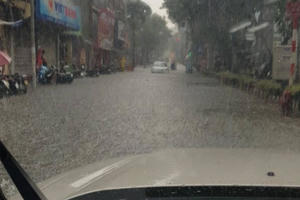 Nhiều tuyến phố nội đô Hà Nội nguy cơ ngập nặng do ảnh hưởng bão số 3