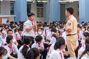 Công an Bình Dương tăng cường trật tự an toàn giao thông cho học sinh
