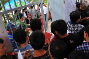 Đồng Nai: Xếp hàng một ngày một đêm xin cho con vào lớp 1