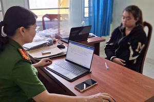 An Giang: Tạm giữ bảo mẫu dùng tay đánh liên tiếp vào mặt cháu bé 2 tuổi