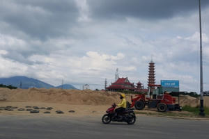 Liên Chiểu, Đà Nẵng: Có hay không việc UBND quận cho mượn đất doanh nghiệp tập kết cát trái phép?