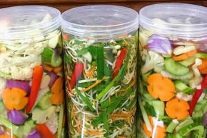 Ngày Tết, ăn dưa muối, hành muối thì ngon nhưng liệu có thật sự tốt cho sức khỏe?