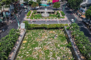 Rác ùn ứ trên kênh Nhiêu Lộc - Thị Nghè, UBND TP.HCM chỉ đạo khẩn