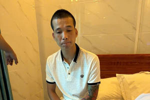 Kiểm tra khách sạn, phát hiện nhóm đối tượng tàng trữ sử dụng ma tuý