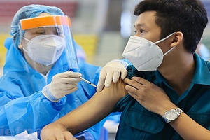 Hải Phòng: Tập trung tiêm vaccine cho người lao động để ổn định sản xuất