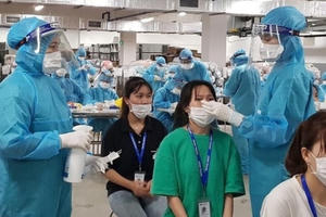 Tin nhanh ngày 16/7: Việt Nam thêm 1438 ca mắc Covid-19 mới, riêng TP HCM 1071 ca