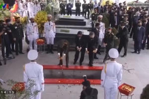 Xúc động lễ an táng Nguyên tổng bí thư Lê Khả Phiêu Xúc động lễ an táng Nguyên tổng bí thư Lê Khả Phiêu