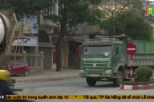 Hà Nội: Xe quá khổ, quá tải tung hoành trên quốc lộ 32