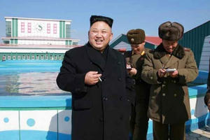 Kim Jong-un đi thăm trang trại cá trê