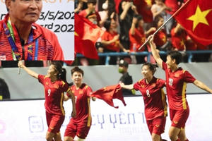 Cảm xúc vô cùng đặc biệt của người thuyền trưởng Mai Đức Chung và "Cô gái giữ vàng" cho bóng đã nữ Việt Nam