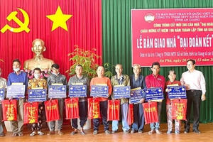 Trao 50 căn nhà cho người nghèo ở An Giang